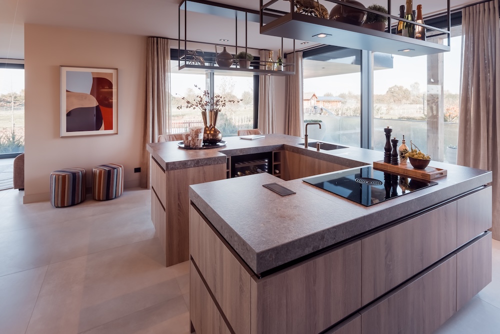 Foto Warm, ruim en gezellig: de perfecte leefkeuken FotoWarm, ruim en gezellig: de perfecte leefkeuken